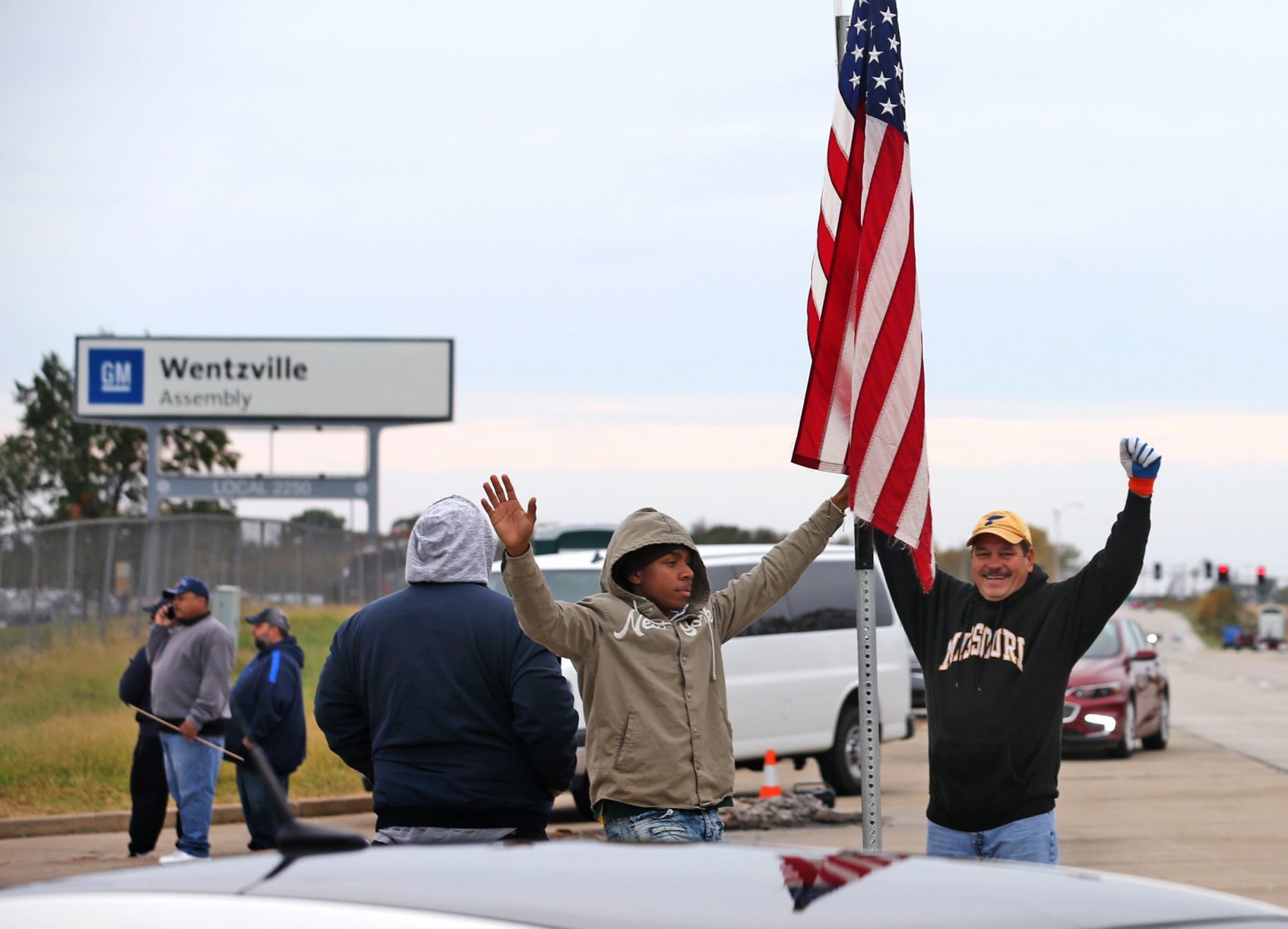 GM workers ratify contract, 40-day ends